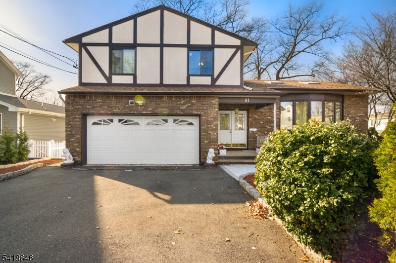 81 Hastings Ave