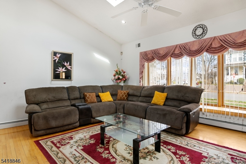 81 Hastings Ave
