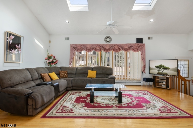 81 Hastings Ave