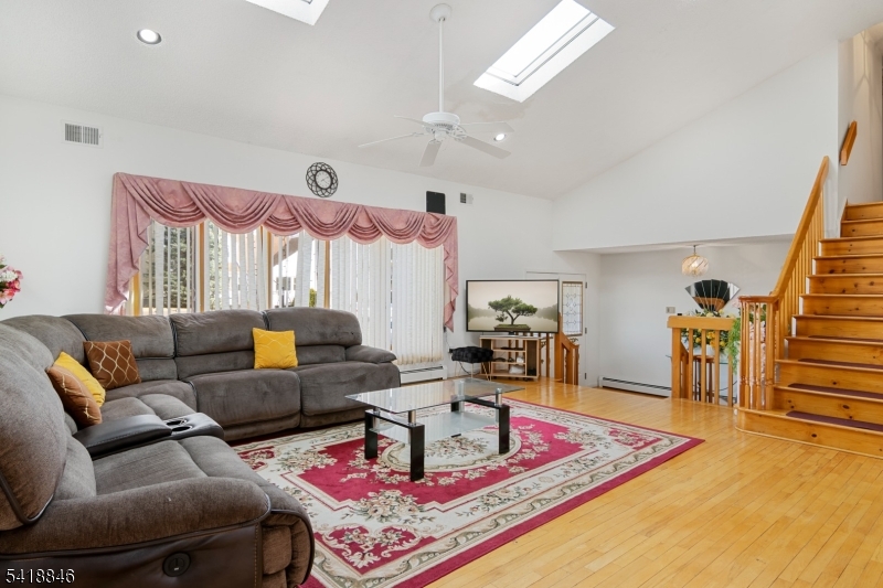 81 Hastings Ave