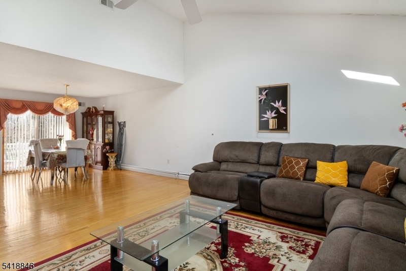 81 Hastings Ave