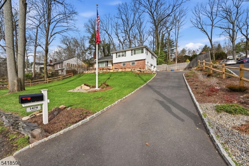 1474 Deer Path