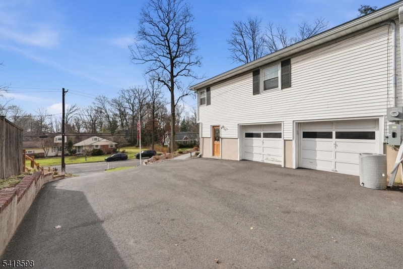 1474 Deer Path
