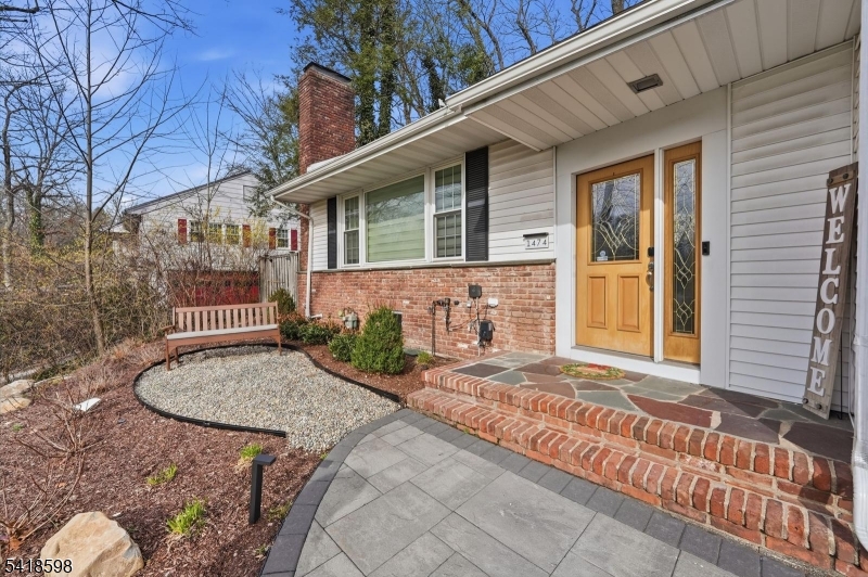 1474 Deer Path