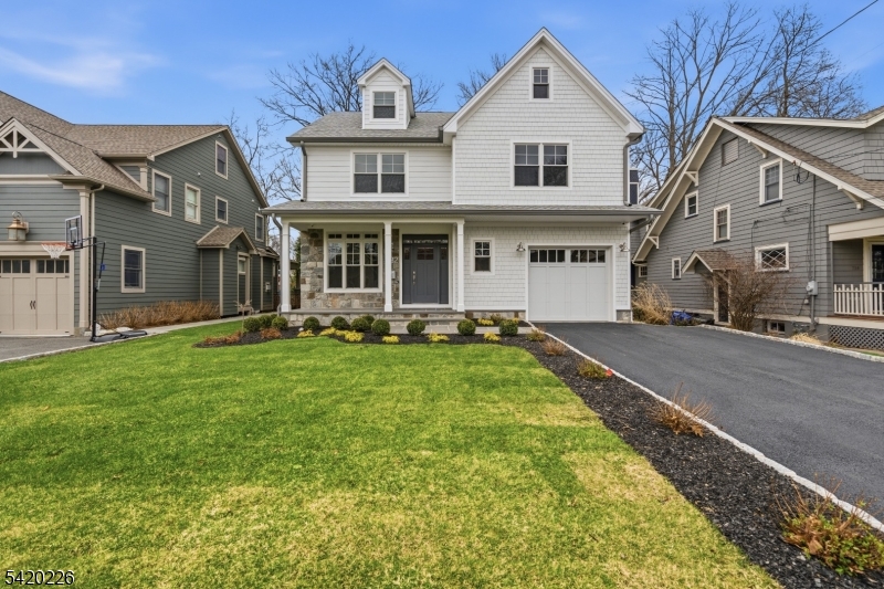732 Embree Cres