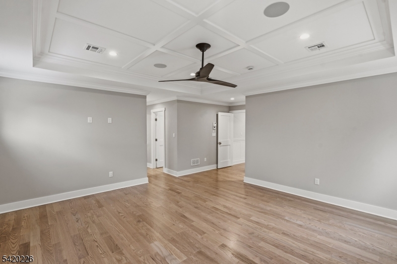 732 Embree Cres