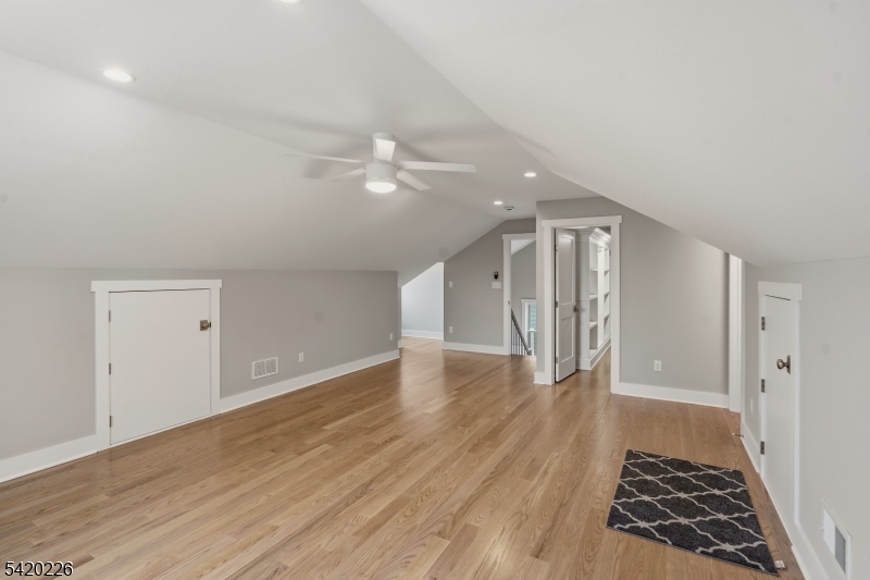 732 Embree Cres
