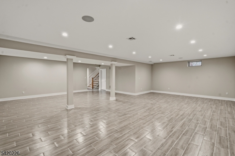 732 Embree Cres