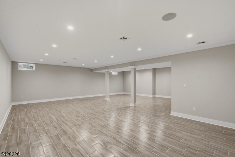 732 Embree Cres