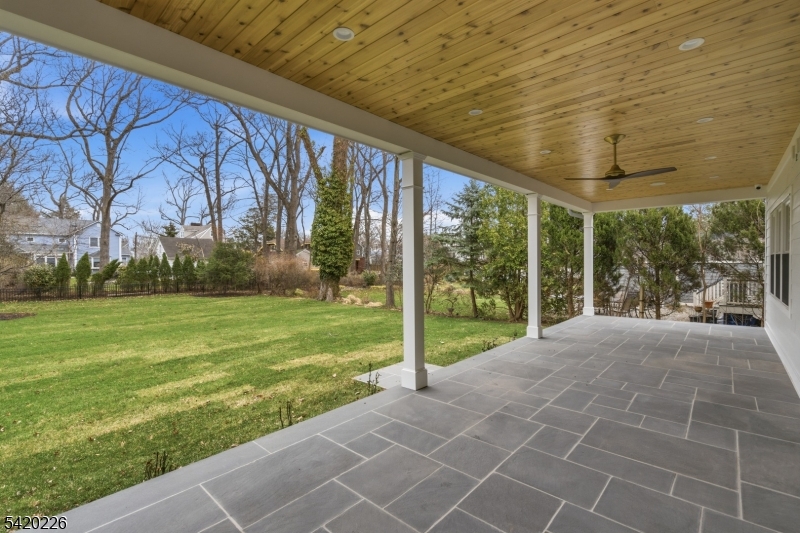 732 Embree Cres
