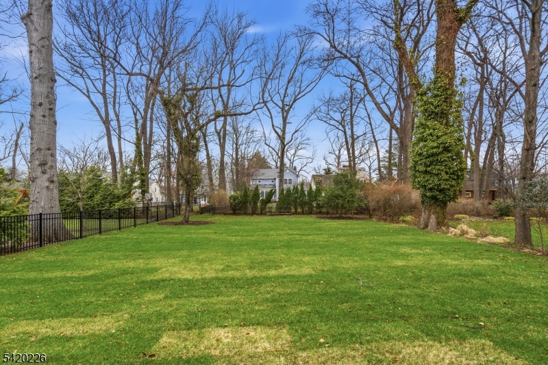 732 Embree Cres