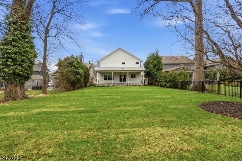 732 Embree Cres