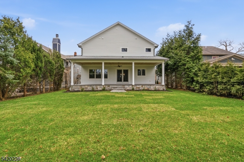 732 Embree Cres
