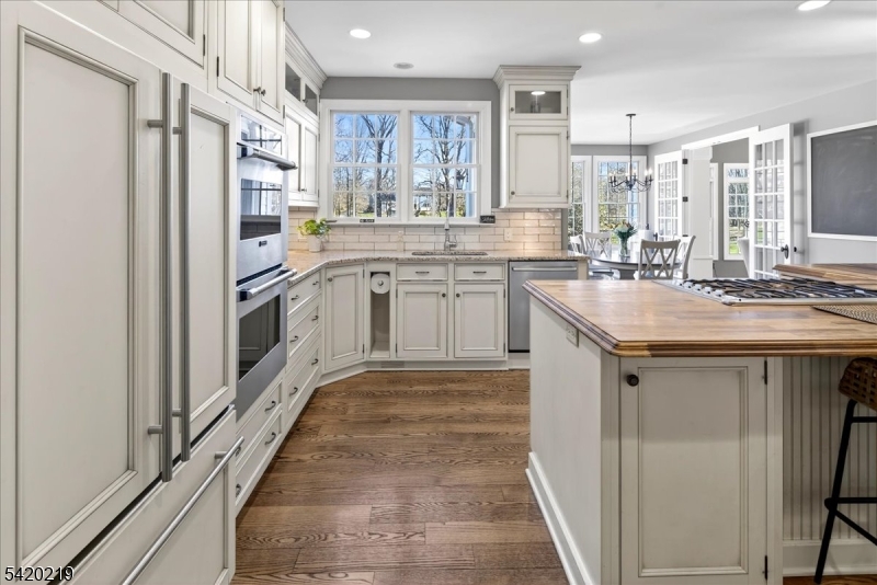 111 Red Oak Way