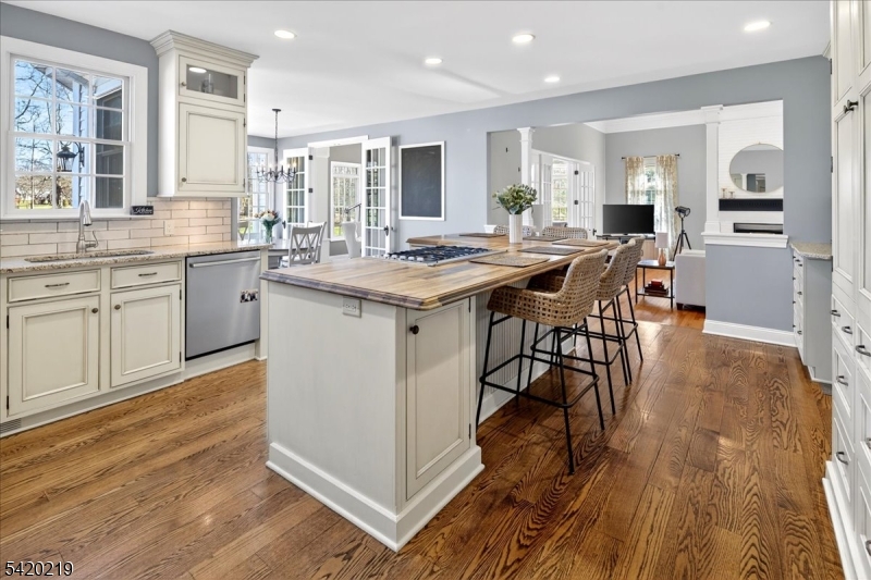 111 Red Oak Way