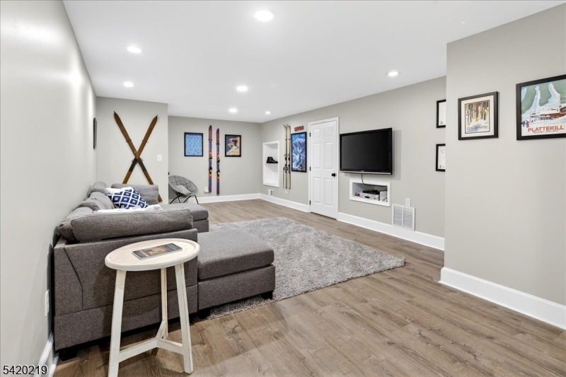 111 Red Oak Way