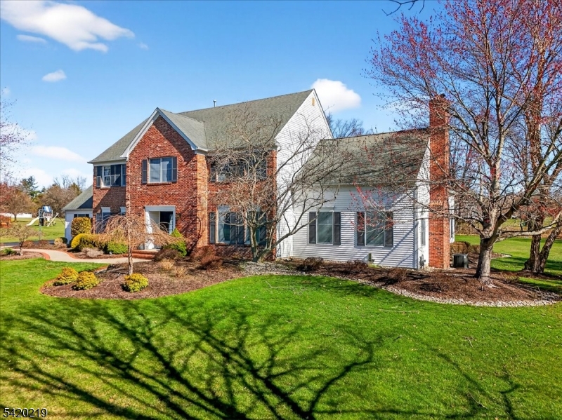 111 Red Oak Way
