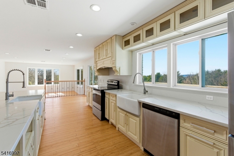 2 Rossi Dr