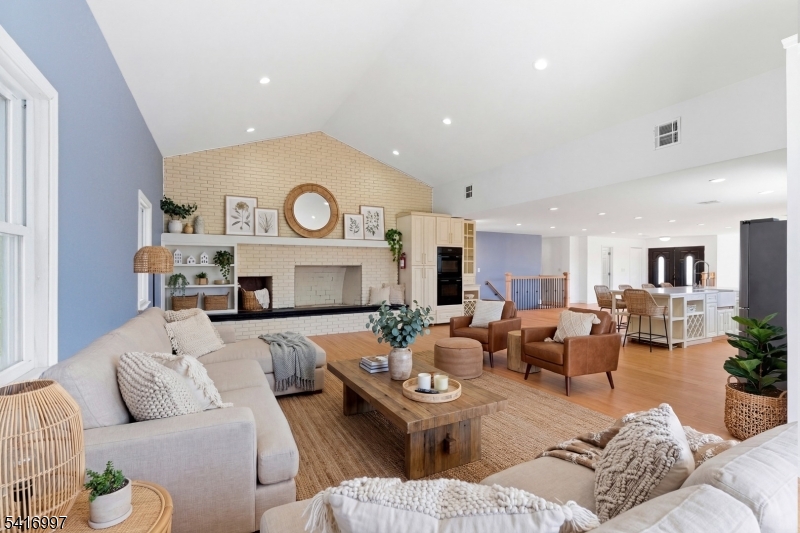 2 Rossi Dr
