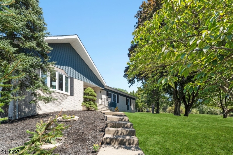 2 Rossi Dr
