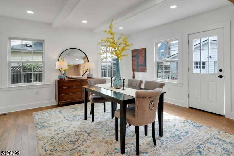 3 Laurel Pl