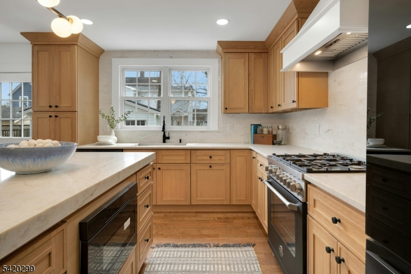 3 Laurel Pl