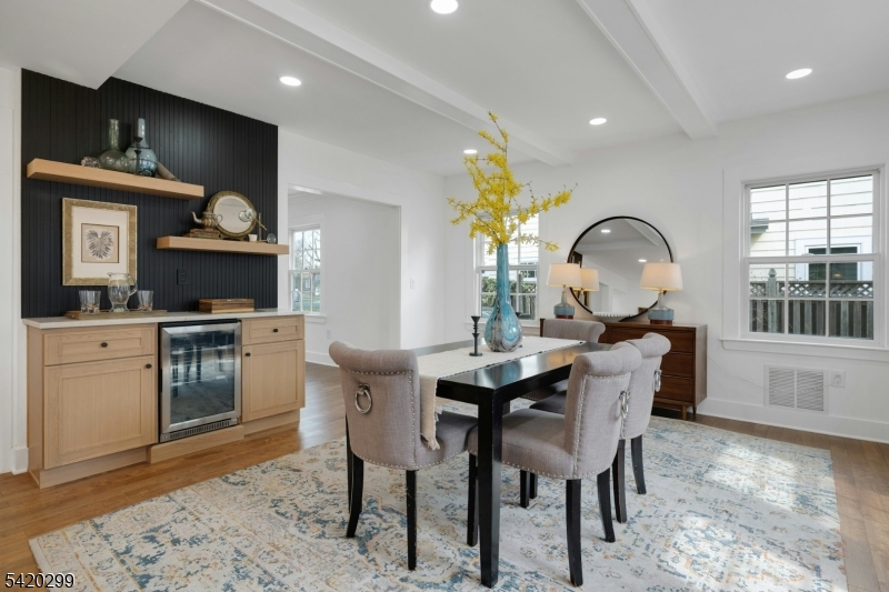 3 Laurel Pl