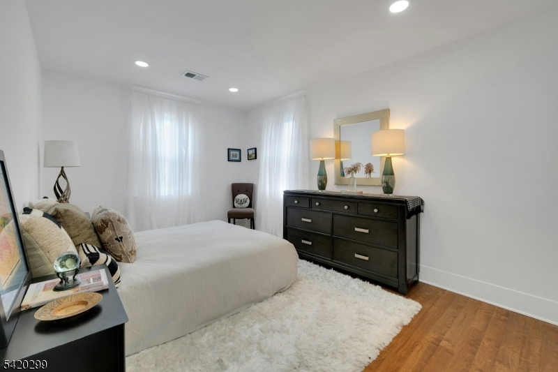 3 Laurel Pl