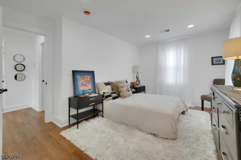 3 Laurel Pl