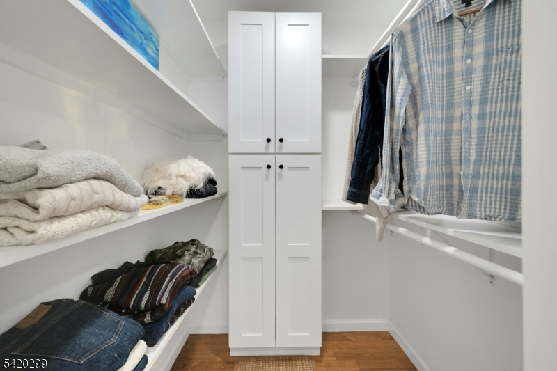 3 Laurel Pl