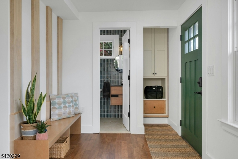 3 Laurel Pl