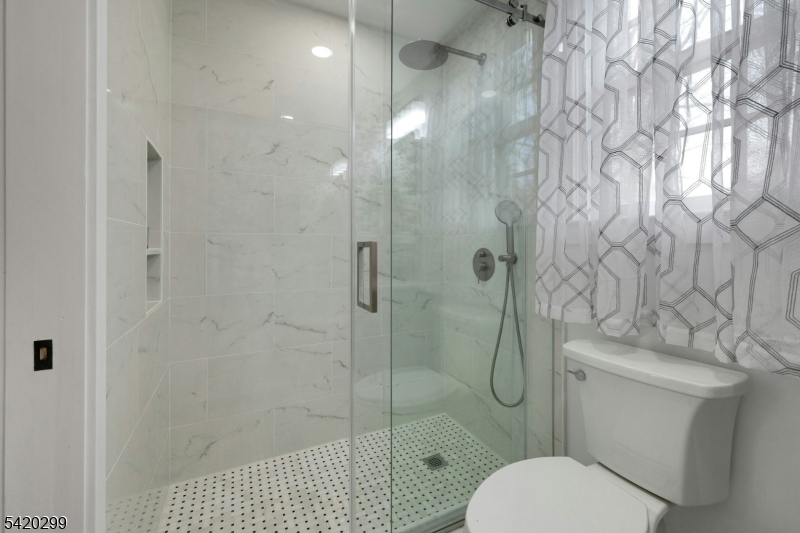 3 Laurel Pl