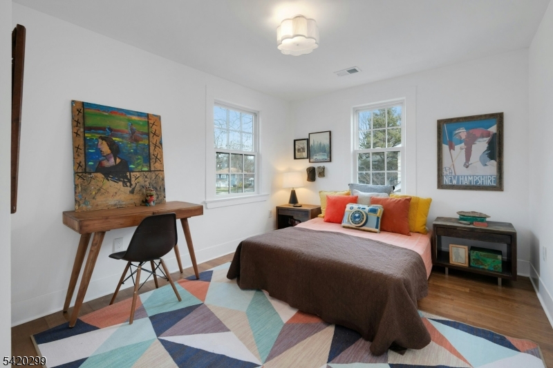 3 Laurel Pl