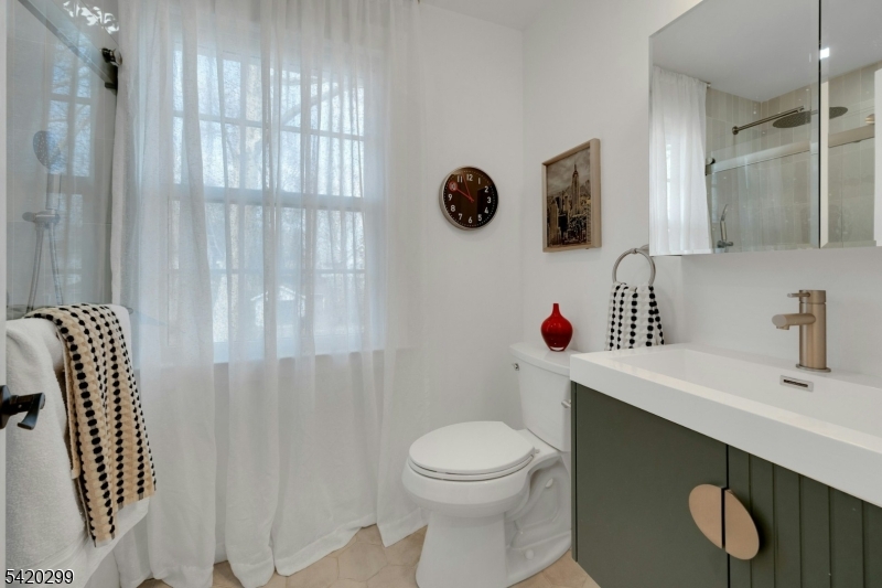 3 Laurel Pl