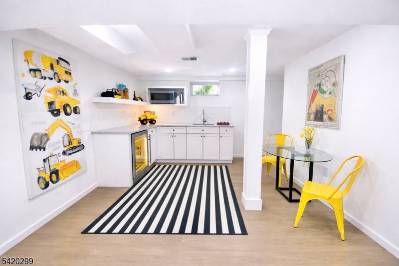 3 Laurel Pl