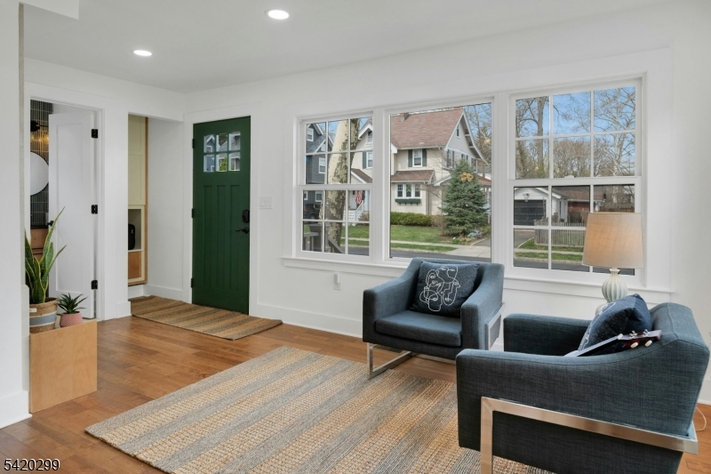 3 Laurel Pl