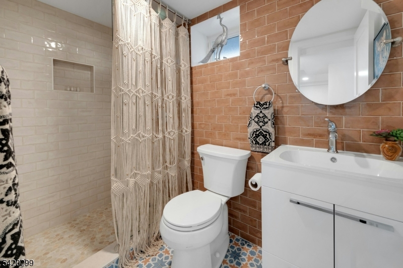 3 Laurel Pl