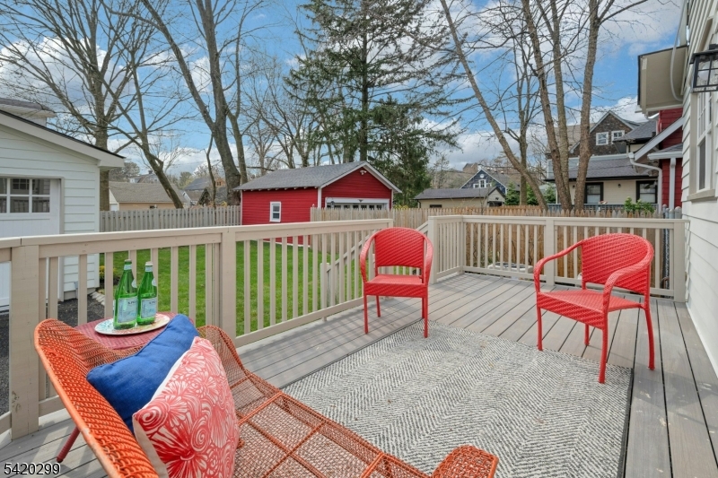 3 Laurel Pl