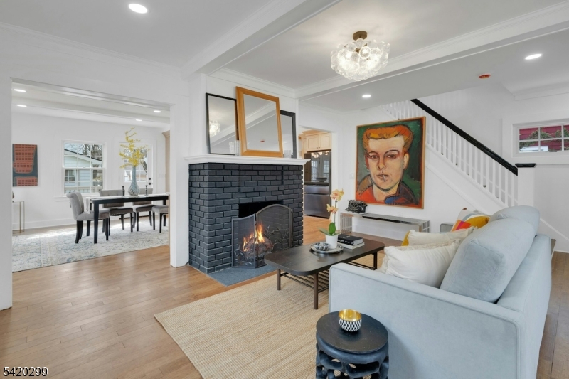 3 Laurel Pl