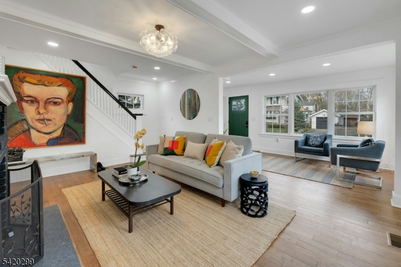 3 Laurel Pl
