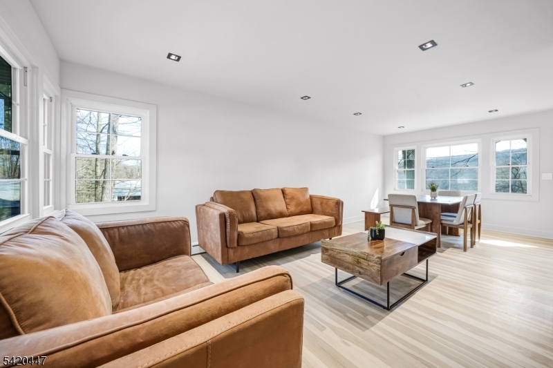 132 Upper High Crest Dr