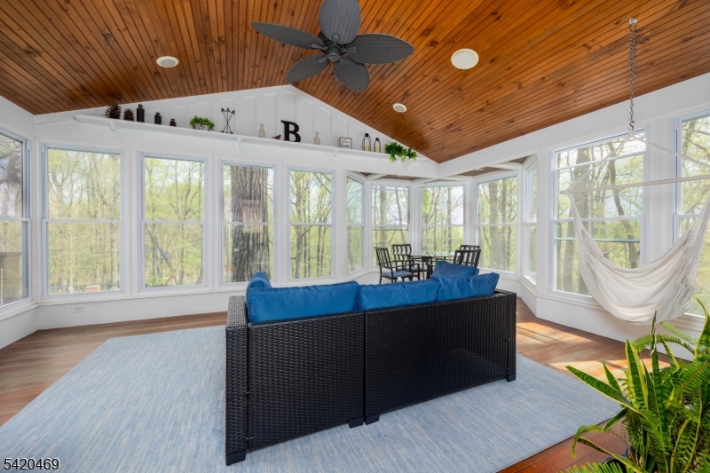 122 Forest Dr