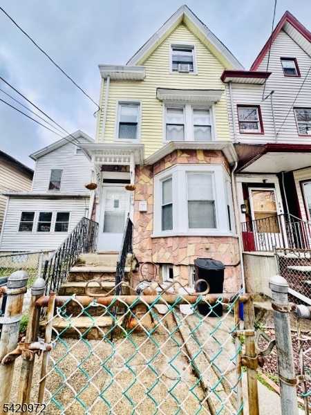 48 Wakeman Ave