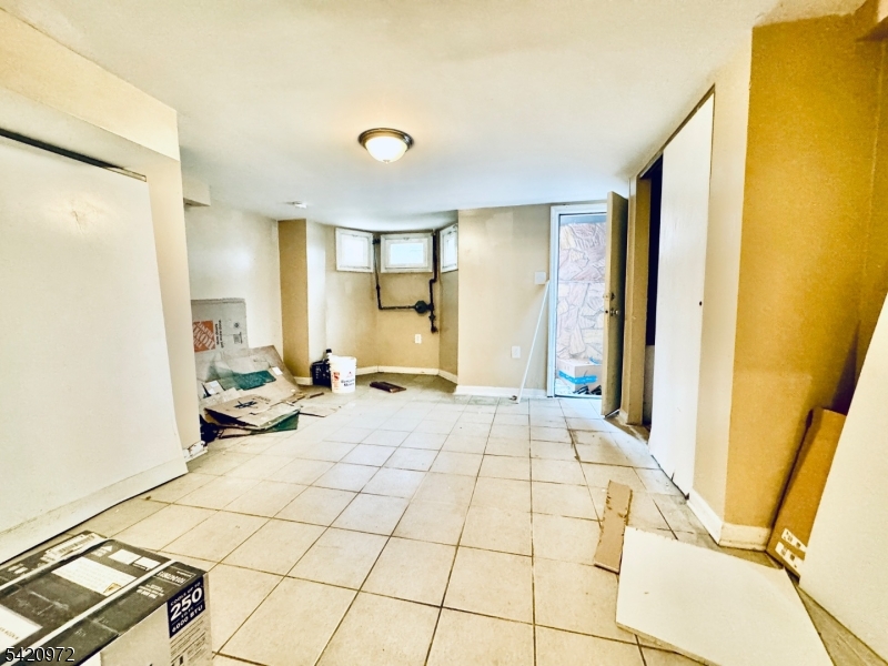 48 Wakeman Ave