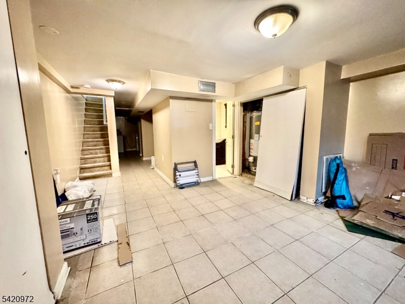 48 Wakeman Ave