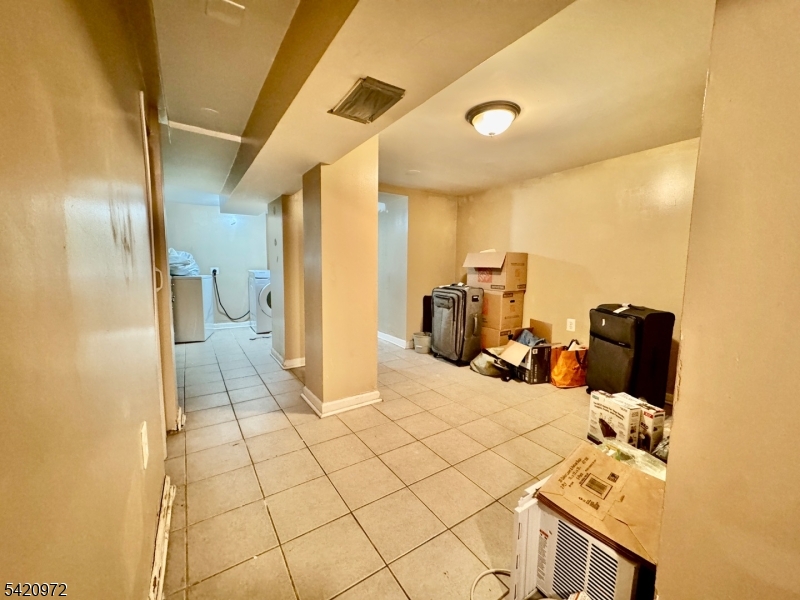 48 Wakeman Ave