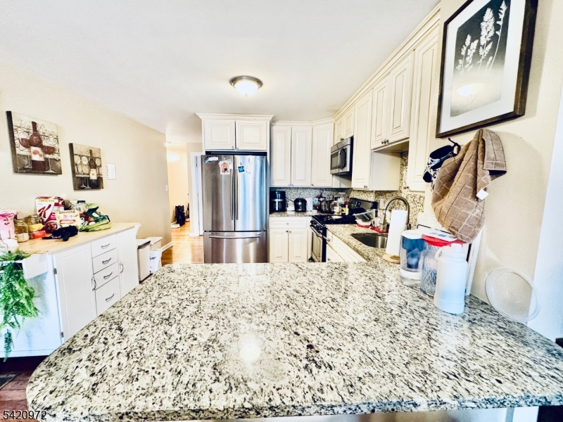 48 Wakeman Ave