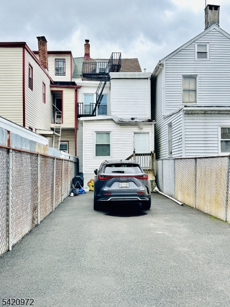 48 Wakeman Ave