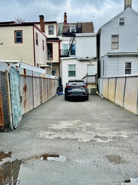 48 Wakeman Ave