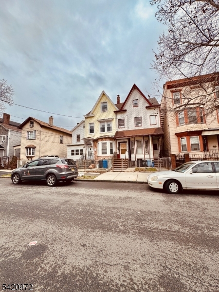 48 Wakeman Ave